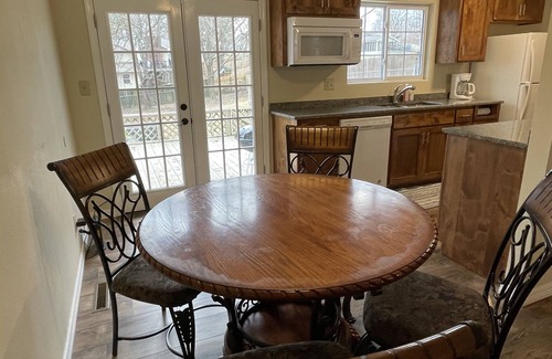 Neosho House | Home Away From Home on Ridgewood Road