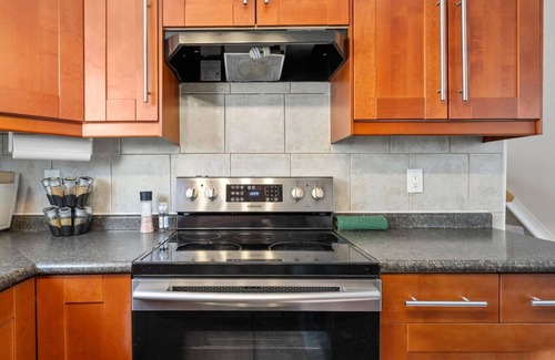 Southeast Calgary Apartment | Home Away From Home » Pet Friendly » Work Space