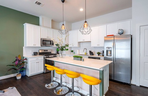 Riverside Terrace House | Home away from home- Rodeo, NRG, MD Anderson, Universities are minutes a way