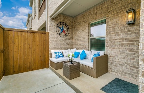 Lewisville House | Home away from home