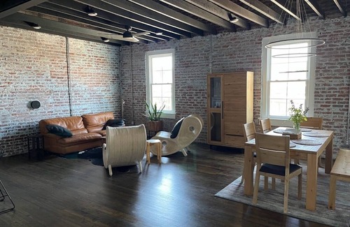 Mount Airy Apartment | ☆ Home Away From Home ☆ Downtown Mount Airy-APT 201