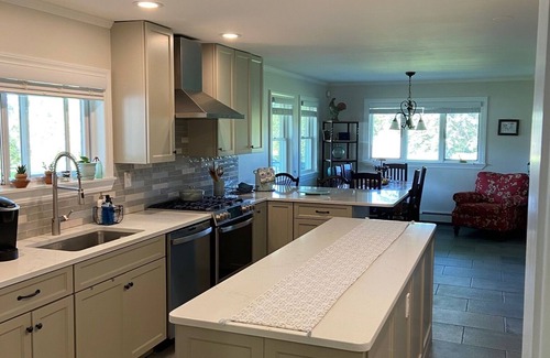 Mount Holly House | Home away from home. 15 min from Jackson Gore, Comfortable 3-bedroom 2-bath.