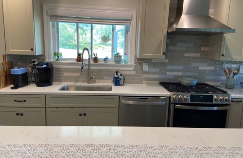 Mount Holly House | Home away from home. 15 min from Jackson Gore, Comfortable 3-bedroom 2-bath.