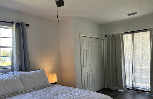 Dade City House | Home Away from Home, With a Pool!