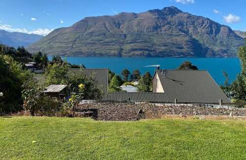 Fernhill House | Home away from home with stunning lake views
