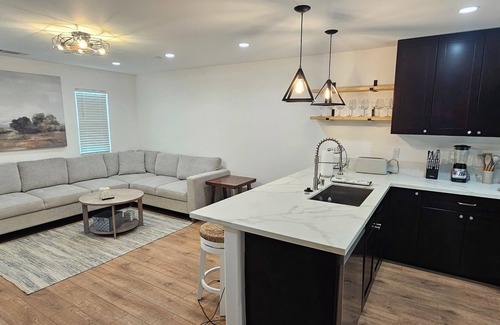 Colton House | Home Close to Universities, Shopping Mall, Redlands, Conventions Center