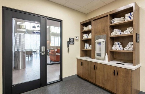 White Rock Hills House | Home comforts with downtown Dallas in reach