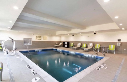 White Rock Hills House | Home comforts with downtown Dallas in reach
