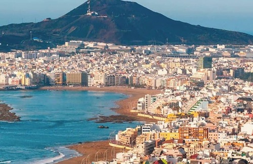 Las Palmas de Gran Canaria Apartment | Homerez - Las Palmas apt, air-con.