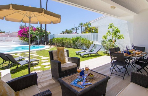 Pasito Blanco Villa | HomeForGuest Villa in Pasito Blanco, 8pax, BBQ, POOL, WIFI