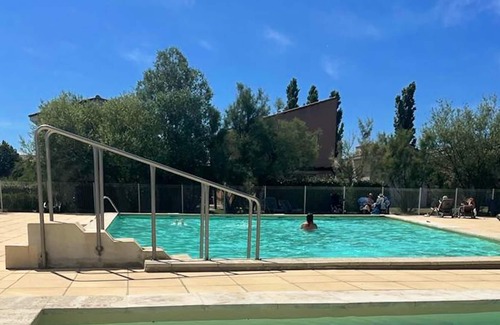 Saint-Saturnin-les-Avignon House | Homerez - Nice house for 6 ppl. with shared pool at Saint-Saturnin-lès-Avignon