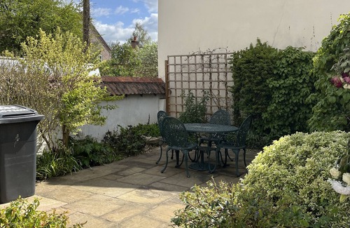 Goodworth Clatford Cottage | Home from home - classic country cottage with all amenities in peaceful village
