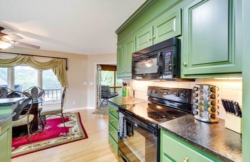 Bella Vista House | Home in Bella Vista w/Deck & Lake Windsor Views!