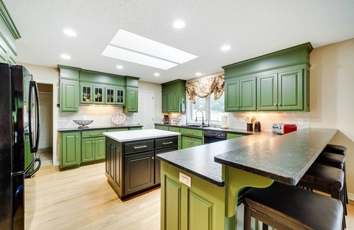 Bella Vista House | Home in Bella Vista w/Deck & Lake Windsor Views!