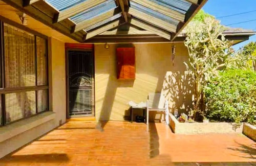 Doncaster House | Home in Doncaster with Gardens, Near Shops & Transport
