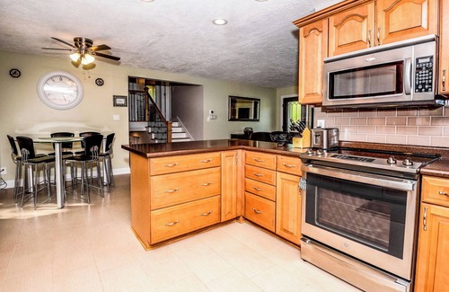 Dowagiac House | Home in Dowagiac with private pool