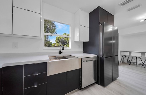 Edgewood House | Home In Fort Lauderdale 3 Bedrooms & private pool!