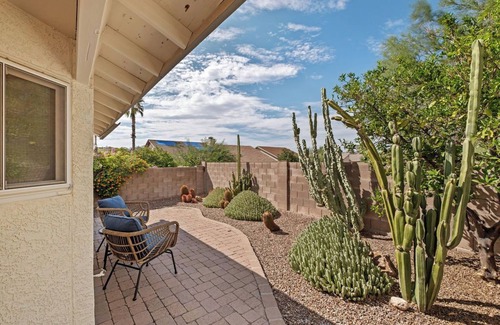 Casas Adobes House | Home in North Tucson. Appealing 2 bed, 2 bath, 2 car garage single family home.
