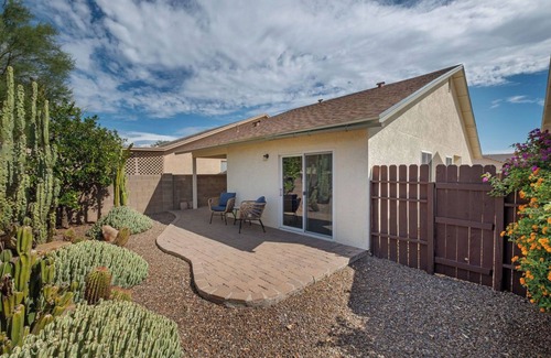 Casas Adobes House | Home in North Tucson. Appealing 2 bed, 2 bath, 2 car garage single family home.