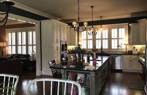 Dickson House | Home in private country setting within 35 minutes of downtown Nashville. After a day in the city, come home to a peaceful oasis.