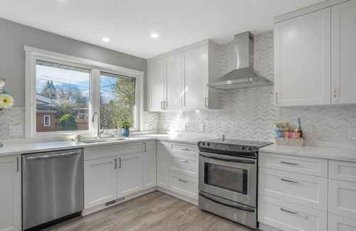 Northeast Edmonton House | Home in Rivervalley! 5 Bed 3 FULL Baths with AC! Fenced backyard. Sleeps 10.BBQ