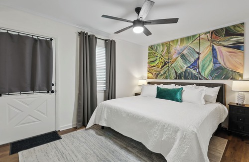 Savannah House | Home in Savannah 3BR/1BA Home Sleeps 6 /Dog Friendly