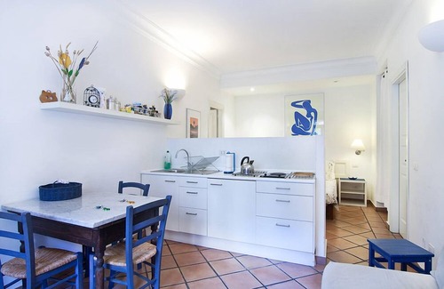 Rione II Trevi Apartment | Home In The Garden In The Heart of Rome