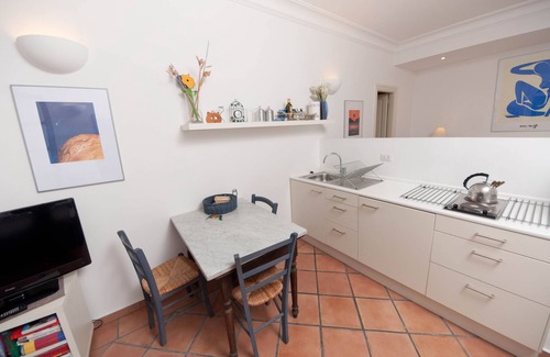 Rione II Trevi Apartment | Home In The Garden In The Heart of Rome