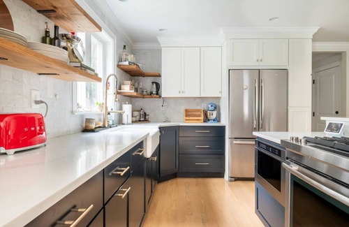 Woburn House | Home in Woburn - Family + Pet Friendly!