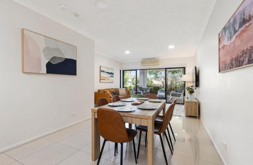 South Brisbane Apartment | Home-like Garden Apartment