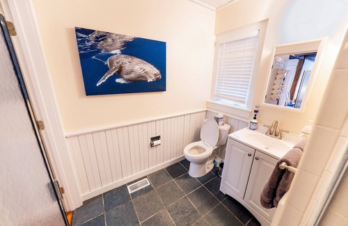 Winhall House | Home near Stratton & Bromley with washer/dryer