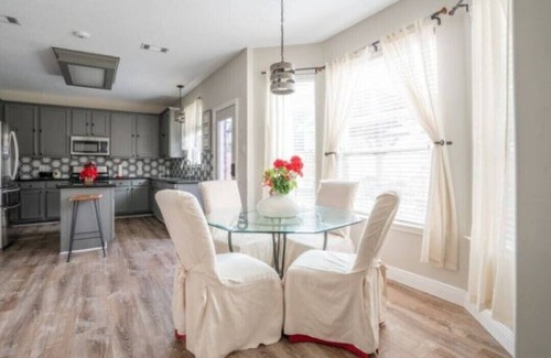 Addicks House | Home Near Texas Children MD Anderson,Methodist & Energy CorridorPark Ten Topgolf