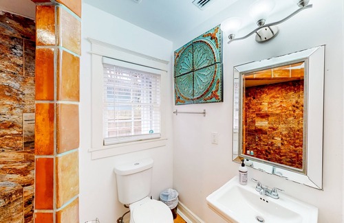 Old Northwood House | Home near the beach with a private pool, BBQ, patio, & AC