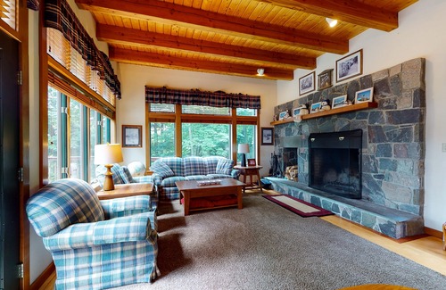 Ludlow House | Home near the Bull Run Trail with fireplace, washer/dryer & cable