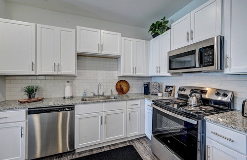 Jacksonville Apartment | ⭐HOME OF THE JAGUARS⭐private patio, w/POOL Near Downtown, NAS & Shopping
