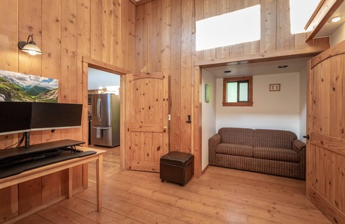 Whitefish House | Home on 16 acres w/easy trail access, hot tub & fire pits - Stillwater Mountain Lodge