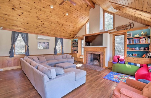 Manchester Center House | Home on 40 Acres and Game Room with PINBALL!