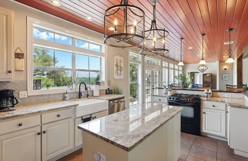 New Braunfels House | Home on 6 Acres with Pool+Hot Tub Atop Hill Country