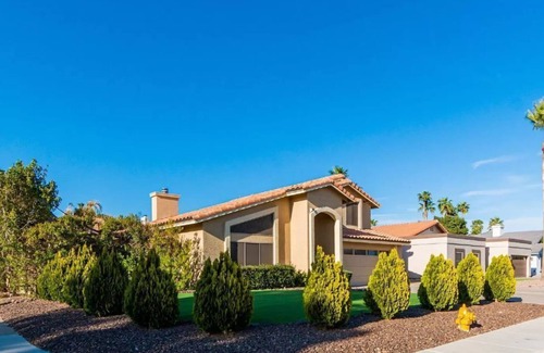 Paradise Valley Village House | Home on a great North South Corner Lot