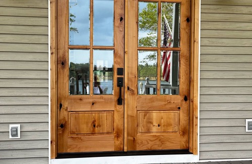Loris House | Home on private lake. Dog Friendly-Myrtle Beach is just 30 minutes away!