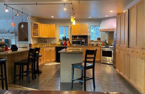 Juneau House | Home on the Hill at Kelli Creek