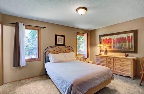 Woodbury House | Home on the lake,, 10 min to downtown Saint Paul, 3 miles of paved trail access