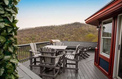 Seven Devils House | Home overlooking the mountains with a spacious deck, firepit, grill, W/D, & AC