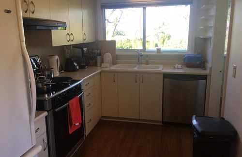 Saanich East House | Home rental close to DT and Uvic