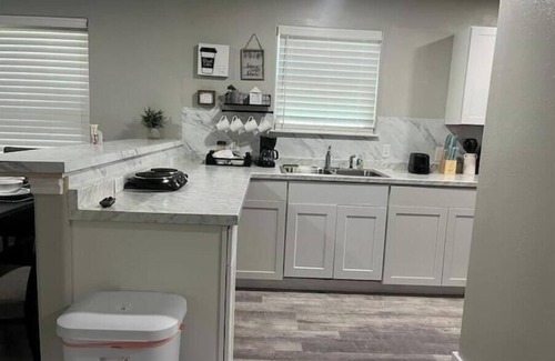 Houston House | Home Sweet Home only 3 miles from Hobby Airport