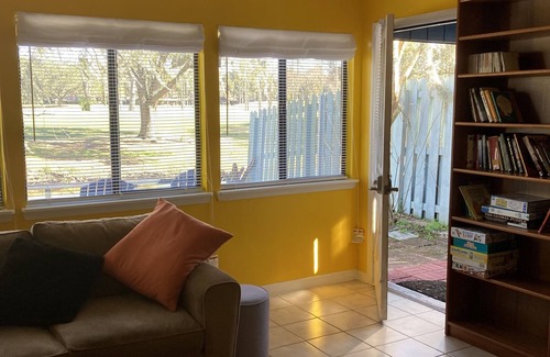 Palm Valley House | Home w/a view to the green, 5-minutes to the beach, pool access. Sleeps 5.