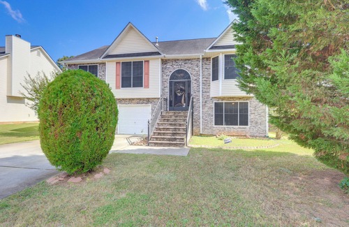 Hampton House | Home w/Dog-Friendly Yard in Quiet Atlanta Suburb