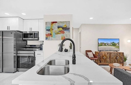 Riverside Park House | Home w Guest House Managed by BNR Vacation Rentals