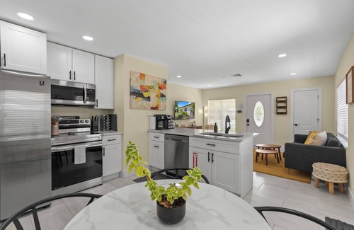 Riverside Park House | Home w Guest House Managed by BNR Vacation Rentals