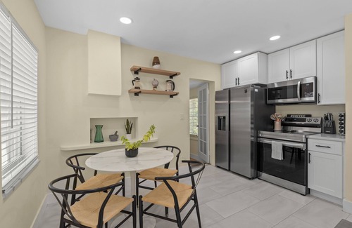 Riverside Park House | Home w Guest House Managed by BNR Vacation Rentals